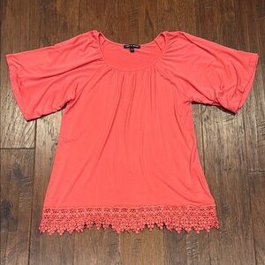 Small Loose Fitting Coral Women's Top with Lace Hem